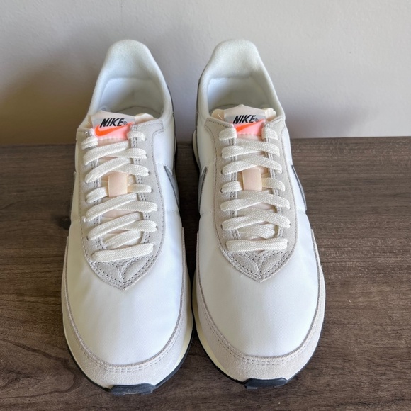 Athletic_Shoes